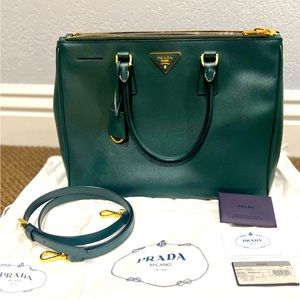 Prada Large Galleria Saffiano leather bag in Emerald Green